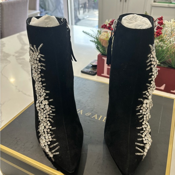 Ava and Aiden embellished rhinestone boots size 6 - Picture 3 of 9